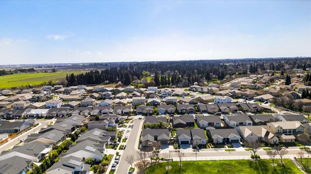 2396 Aviles Dr, Merced, CA 95340