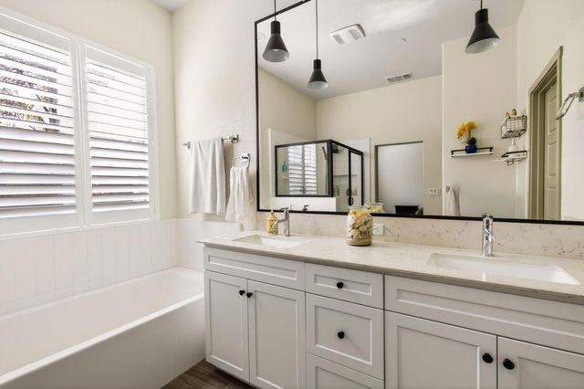 2396 Aviles Dr, Merced, CA 95340