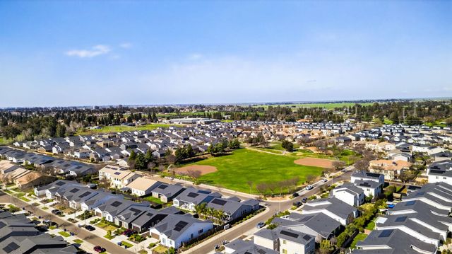 2396 Aviles Dr, Merced, CA 95340