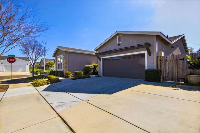 2396 Aviles Dr, Merced, CA 95340
