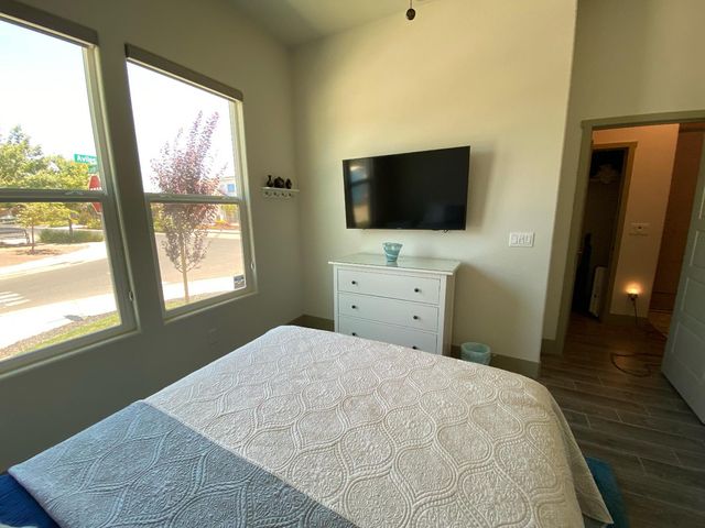 2396 Aviles Dr, Merced, CA 95340