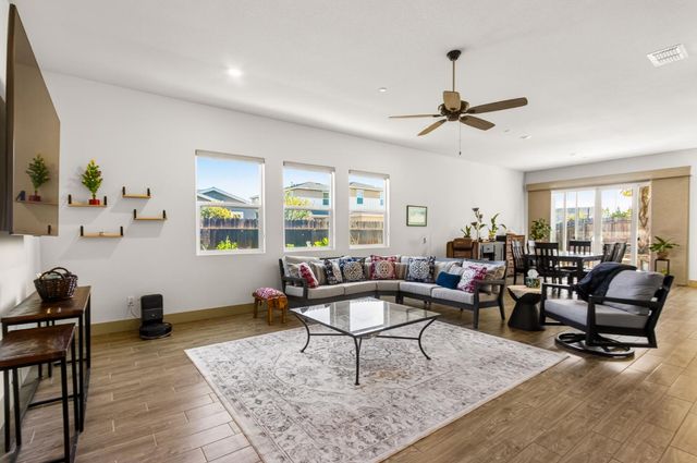 2396 Aviles Dr, Merced, CA 95340