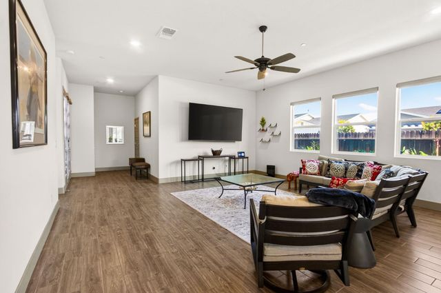 2396 Aviles Dr, Merced, CA 95340