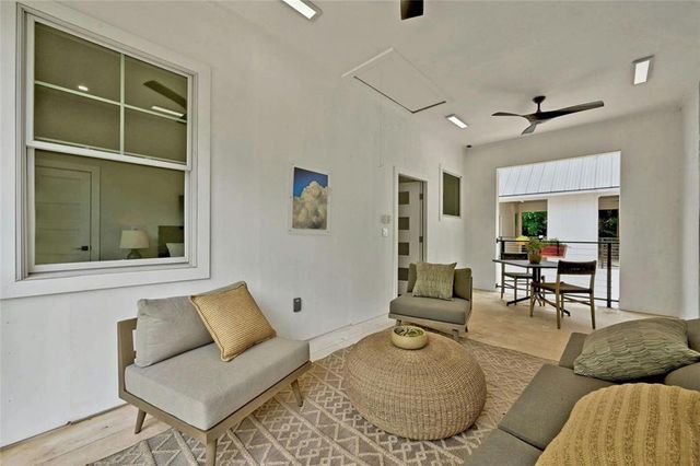 1111 W Annie ST B, Austin, TX 78704
