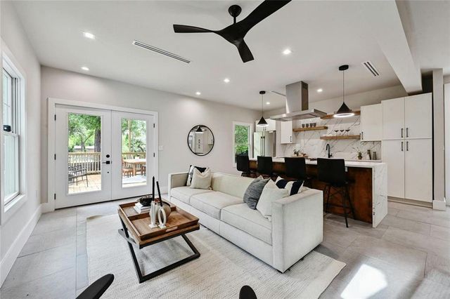 1111 W Annie ST B, Austin, TX 78704