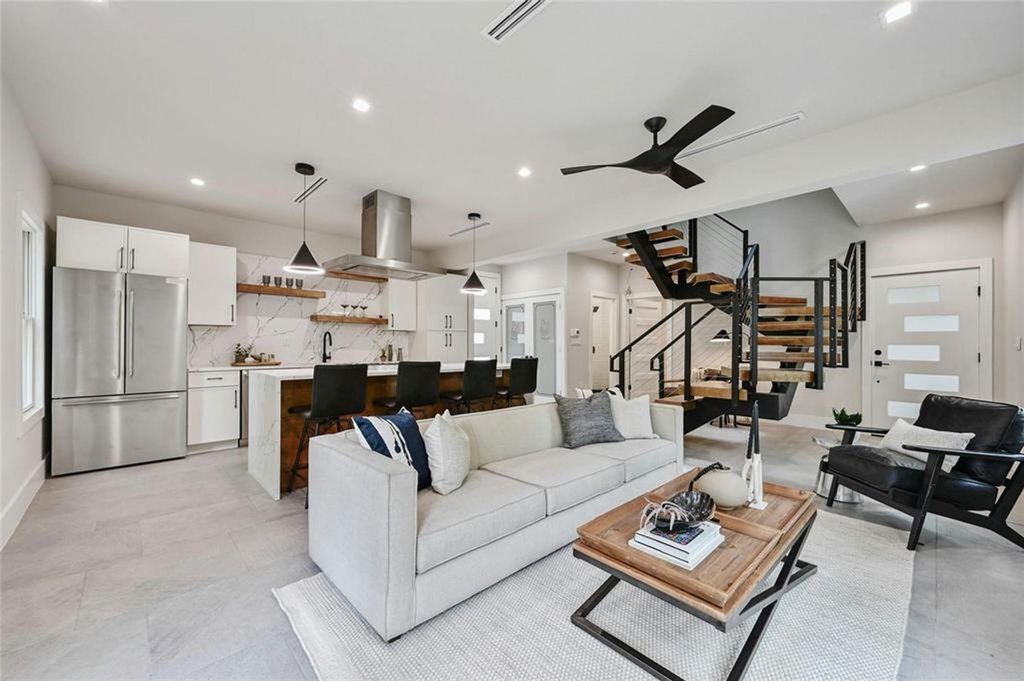 1111 W Annie ST B, Austin, TX 78704