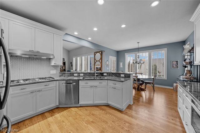 585 Burgess Circle, Aurora, OH 44202