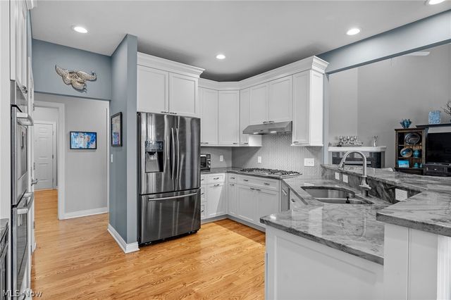 585 Burgess Circle, Aurora, OH 44202