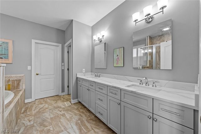 585 Burgess Circle, Aurora, OH 44202