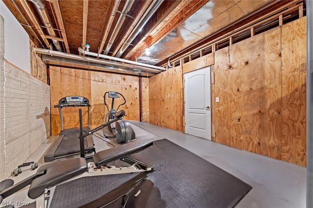 585 Burgess Circle, Aurora, OH 44202