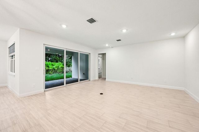 5625 Hampton Park Circle, Vero Beach, FL 32966