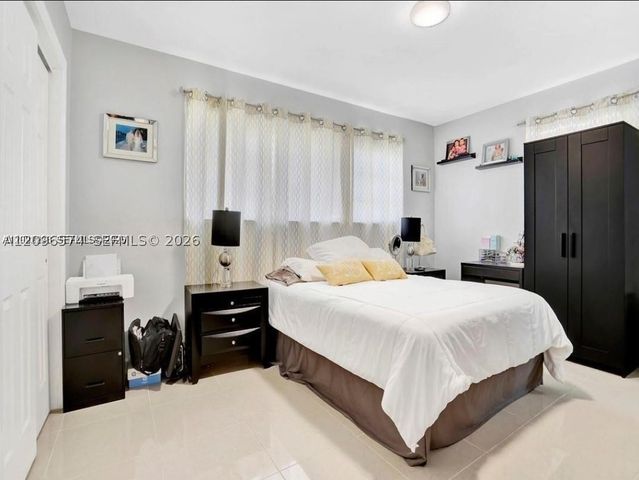 6930 SW 12th St, Pembroke Pines, FL 33023