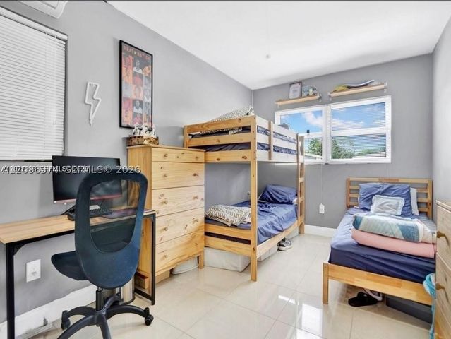 6930 SW 12th St, Pembroke Pines, FL 33023