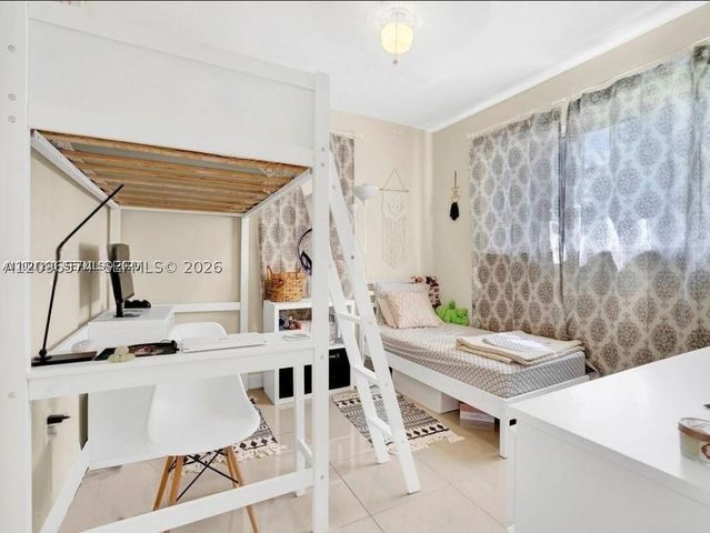 6930 SW 12th St, Pembroke Pines, FL 33023
