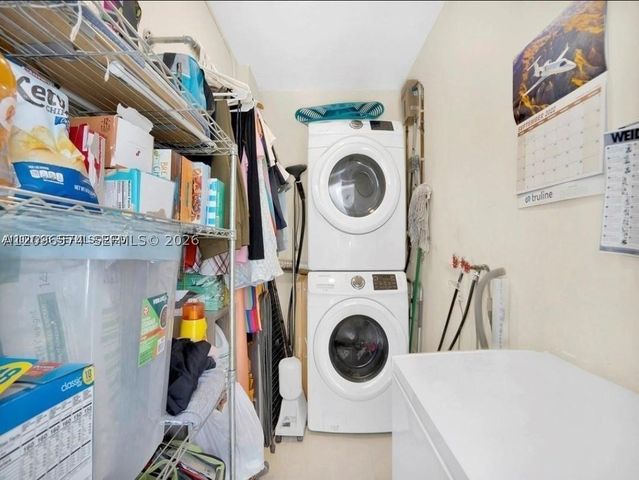 6930 SW 12th St, Pembroke Pines, FL 33023