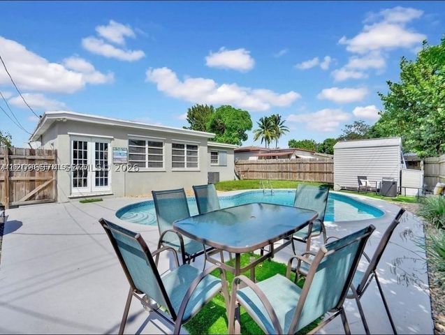 6930 SW 12th St, Pembroke Pines, FL 33023
