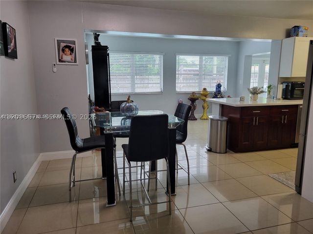 6930 SW 12th St, Pembroke Pines, FL 33023