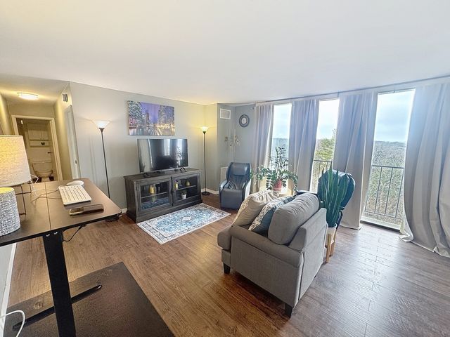 1800 7th Street 10B, East Moline, IL 61244