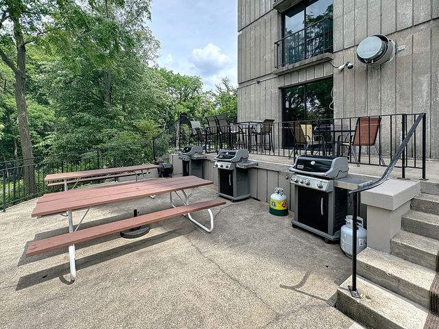 1800 7th Street 10B, East Moline, IL 61244