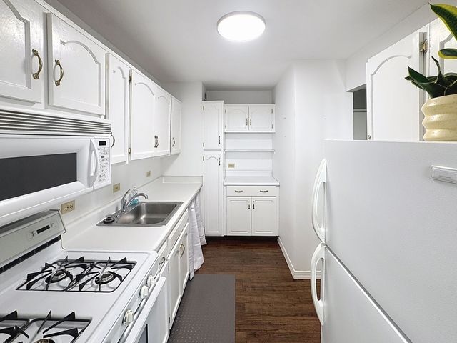 1800 7th Street 10B, East Moline, IL 61244