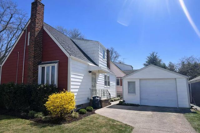 706 Leggett Place, Whitestone, NY 11357