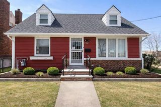 706 Leggett Place, Whitestone, NY 11357