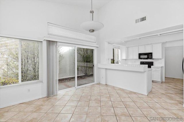 1686 Hermosita Dr, San Marcos, CA 92078
