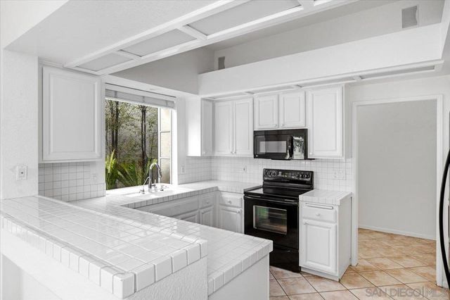 1686 Hermosita Dr, San Marcos, CA 92078