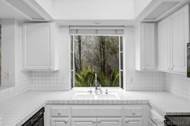 1686 Hermosita Dr, San Marcos, CA 92078