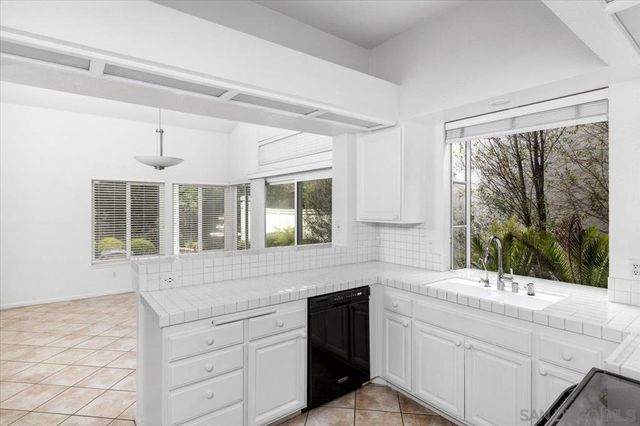 1686 Hermosita Dr, San Marcos, CA 92078