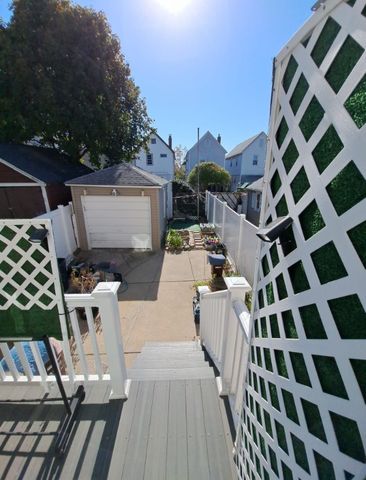 24718 89th Avenue, New York City, NY 11426