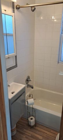 24718 89th Avenue, New York City, NY 11426