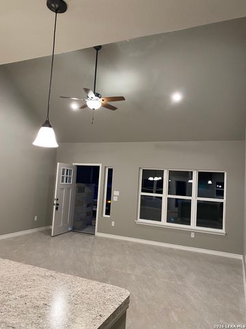 1429 MOUNTAIN VIEW DR, Canyon Lake, TX 78133