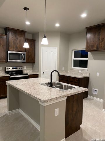 1429 MOUNTAIN VIEW DR, Canyon Lake, TX 78133