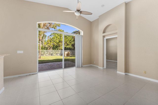 5627 Sunberry Circle, Fort Pierce, FL 34951