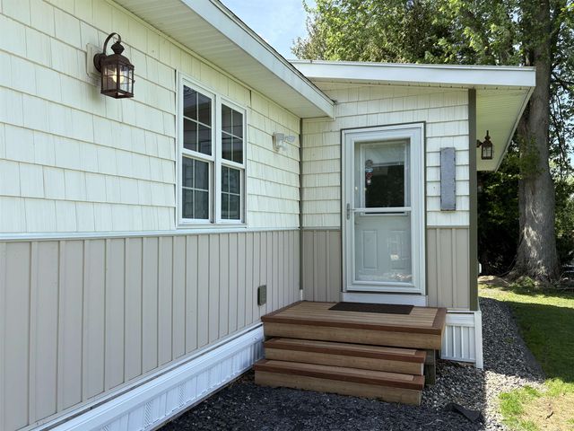 311 Green Point Road, North Hero, VT 05474