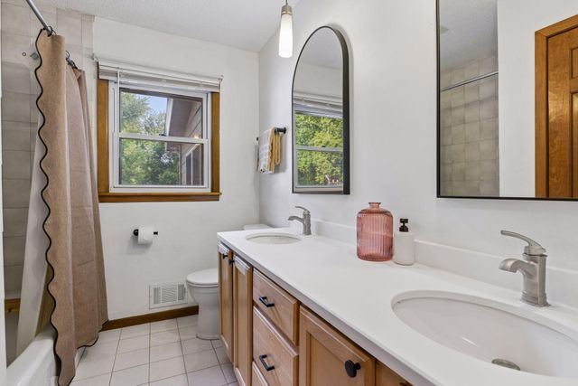 15730 6th Avenue N, Plymouth, MN 55447