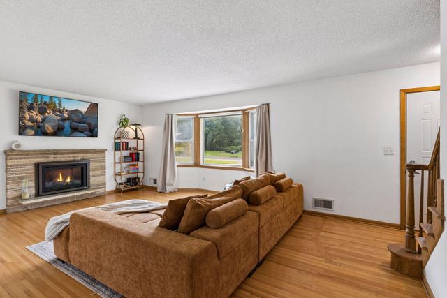15730 6th Avenue N, Plymouth, MN 55447