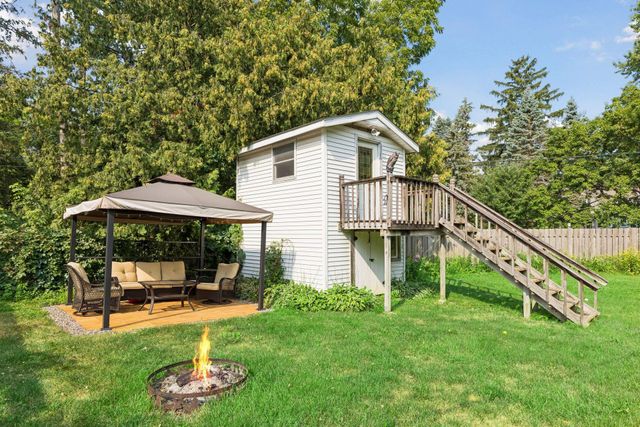 15730 6th Avenue N, Plymouth, MN 55447