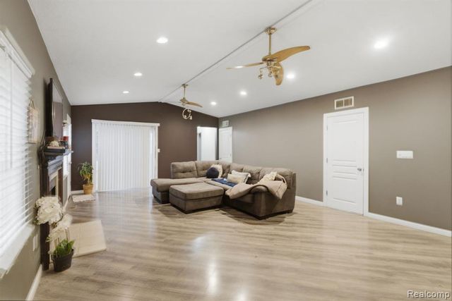 20446 Williamson Street, Clinton Township, MI 48035