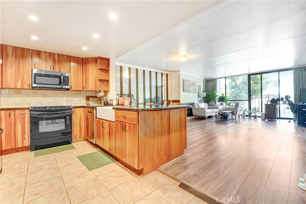 10966 Rochester Avenue 1B, Los Angeles, CA 90024 — photo 5