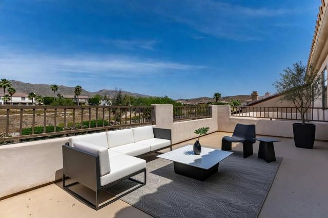 918 W Windsong Drive, Phoenix, AZ 85045