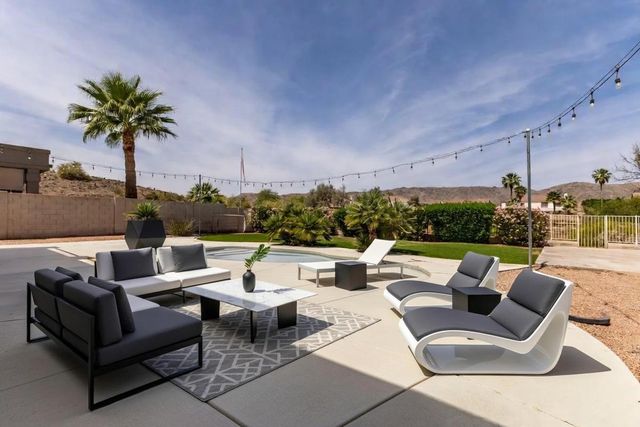 918 W Windsong Drive, Phoenix, AZ 85045