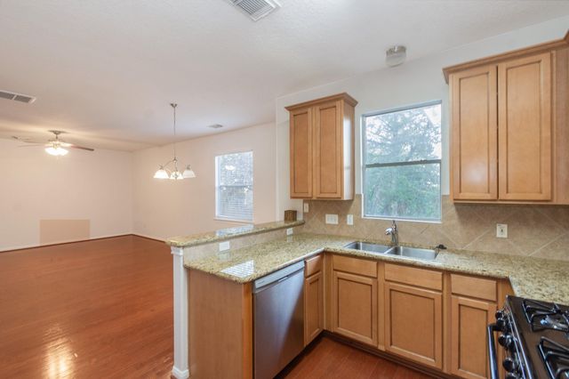 1424 W 24th Street, Houston, TX 77008