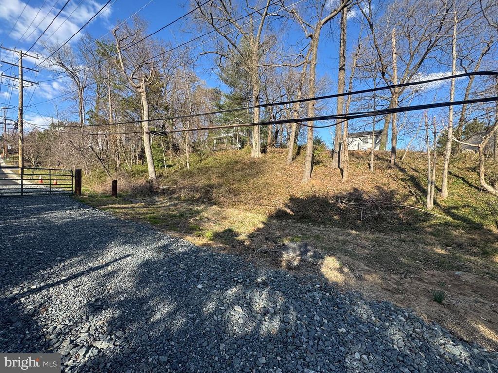 2203 PARKWAY, Landover, MD 20785