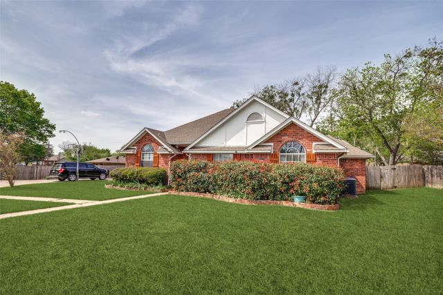 330 High Ridge Drive, Krum, TX 76249