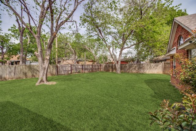 330 High Ridge Drive, Krum, TX 76249