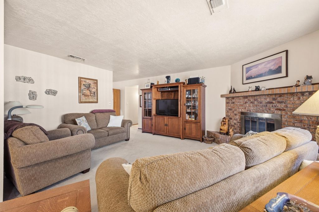 Image 17 of property listing at 11117 Orr Avenue NE, Albuquerque, NM 87111