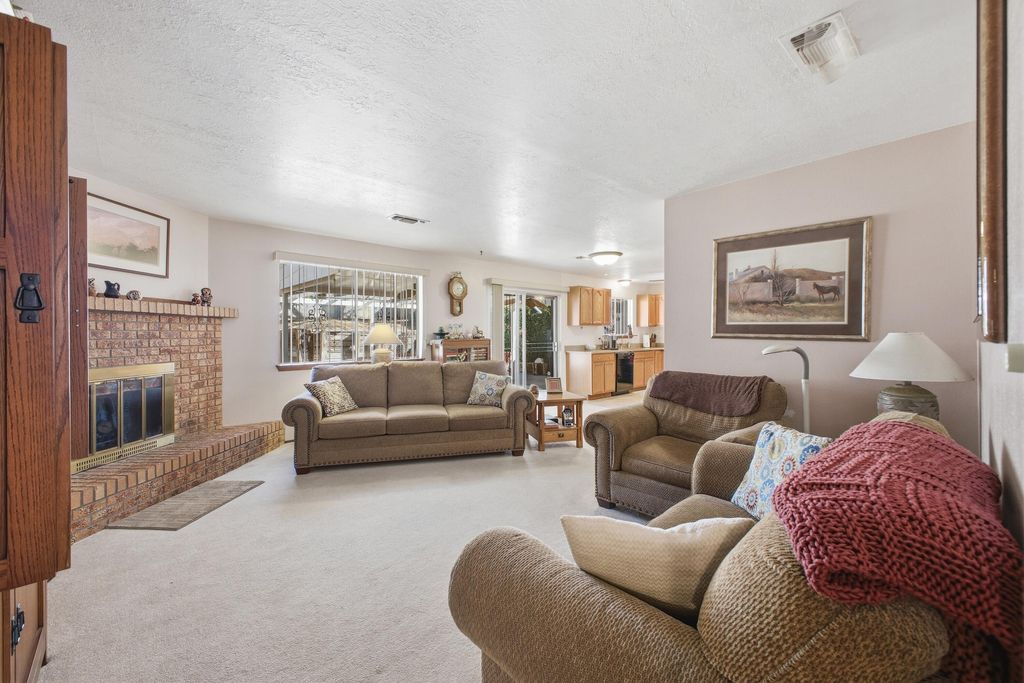 Image 18 of property listing at 11117 Orr Avenue NE, Albuquerque, NM 87111