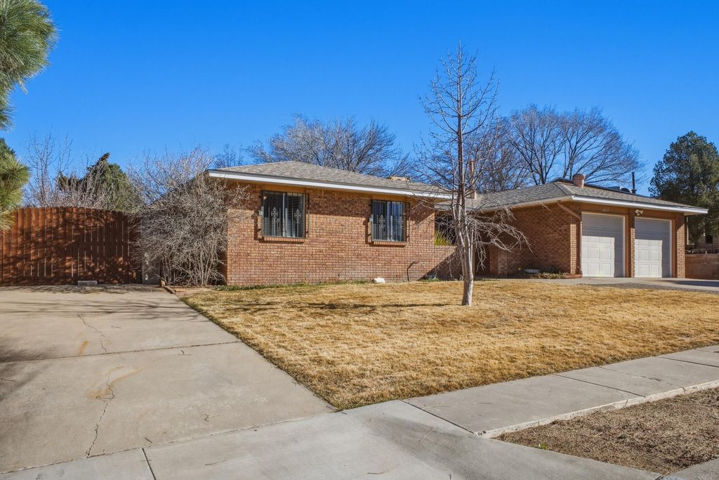 Image 3 of property listing at 11117 Orr Avenue NE, Albuquerque, NM 87111